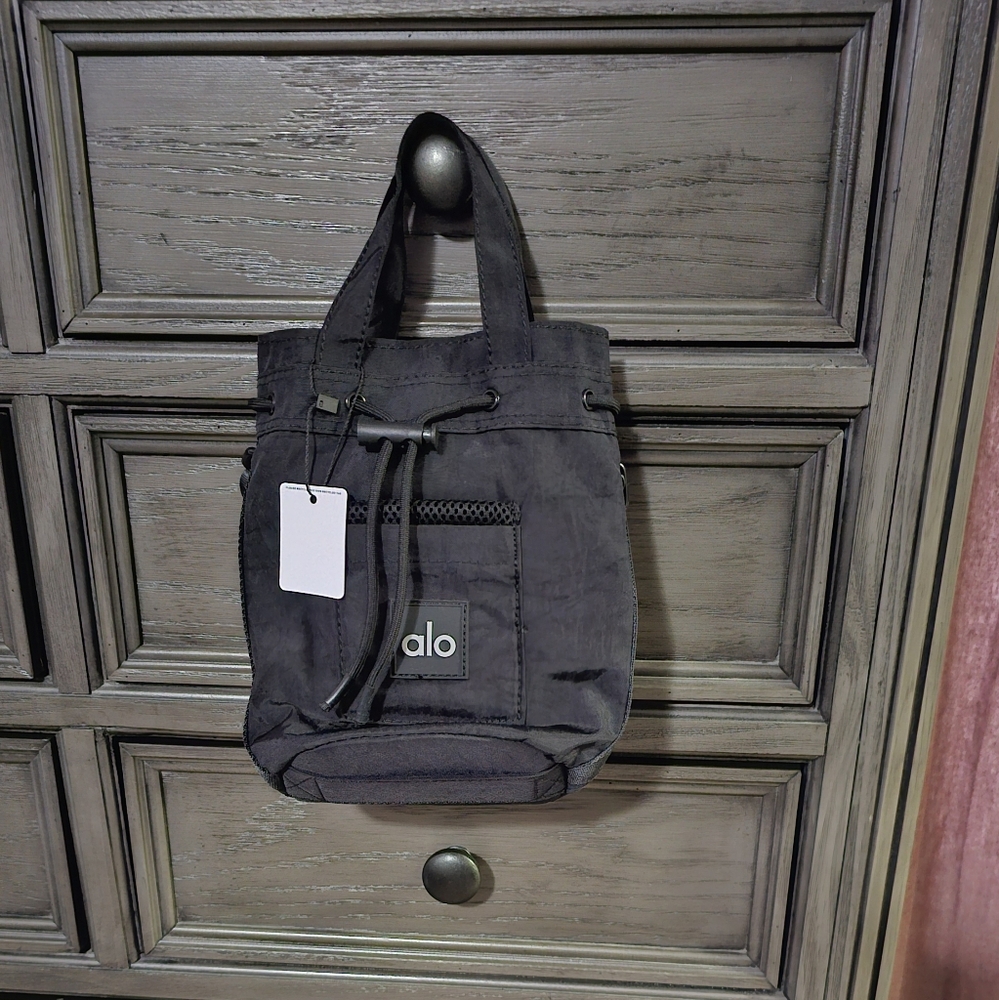 ALO Yoga Crossbody - Picture 8 of 15